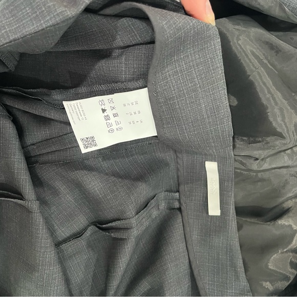 Hugo Boss suit 0-2 - Picture 8 of 11